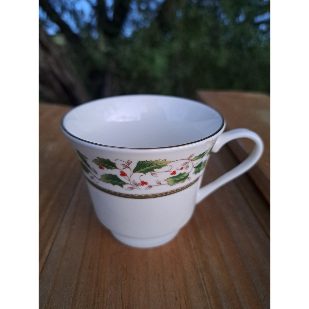 Holly Holiday Christmas Coffee Mug Tea Cup White Porcelain Holly Berry Gold Trim